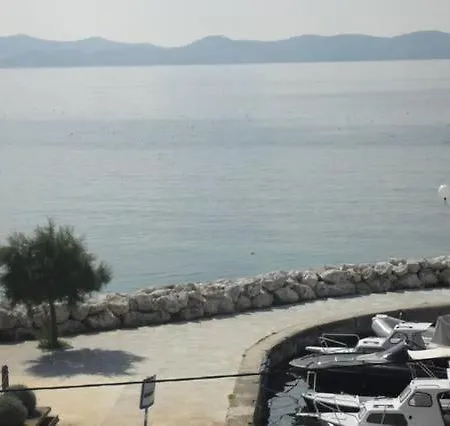 Grosse In Zadar Mit Privatem Balkon アパート ディクロ