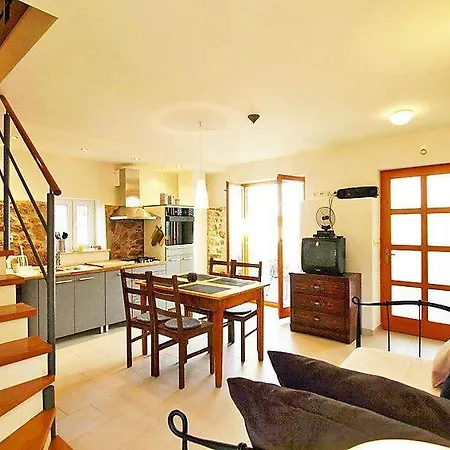 Daire Grosse In Zadar Mit Privatem Balkon Diklo