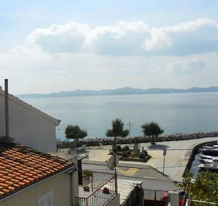 Grosse In Zadar Mit Privatem Balkon アパート