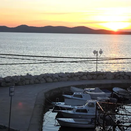 Grosse In Zadar Mit Privatem Balkon アパート