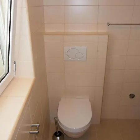 Grosse In Zadar Mit Privatem Balkon ディクロ