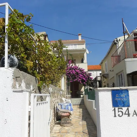 Grosse In Zadar Mit Privatem Balkon アパート ディクロ